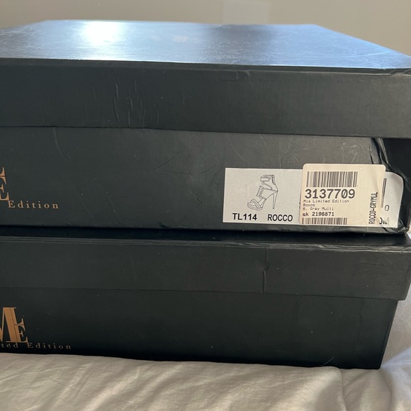 Mia Limited Edition genuine leather heels sandals - Picture 6 of 12